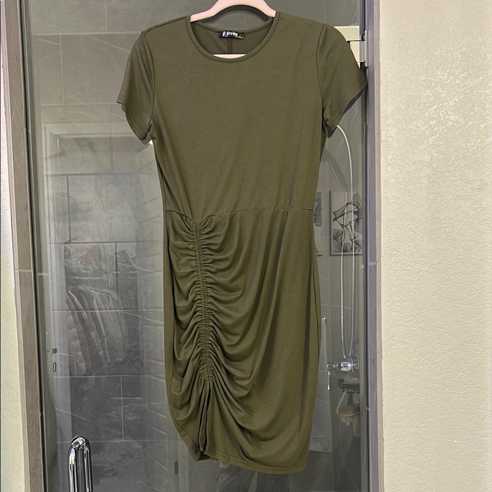 Asymmetrical Green Bodycon Dress with Ruched Detail